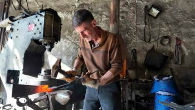 Siirtli demir ustası Musa İrey, 45 yıldır babasından kalan mesleği