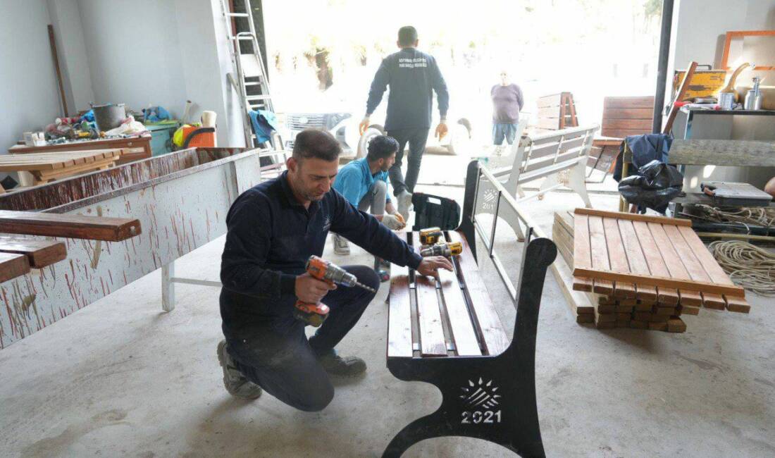 Depremde yıkılan depo ileri dönüşüm atölyesine dönüştürüldü: Atıl malzemeler işlenerek halkın kullanımına sunuluyor, 14 milyon TL’ye yakın tasarruf sağlandı Adıyaman Belediyesi, depremde yıkılan depoyu ileri dönüşüm atölyesine dönüştürerek atıl