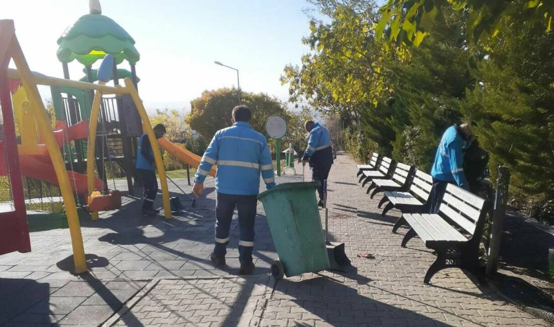 Adıyaman Belediyesi’nden park ve yeşil alanlarda kışa hazırlık çalışmaları Adıyaman Belediyesi Park ve Bahçeler Müdürlüğü ekipleri, kent merkezinde kış