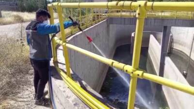 Adıyaman Belediyesi Park ve Bahçeler Müdürlüğü'ne bağlı ekipler, larva ile