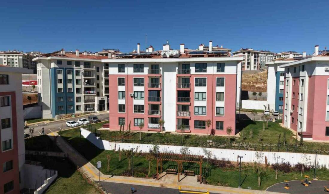 Adıyaman’da 350 bininci konutun anahtarı teslim edilecek Adıyaman'da Cumhurbaşkanı Recep Tayyip Erdoğan ve Bakan Kurum, Çevre, Şehircilik