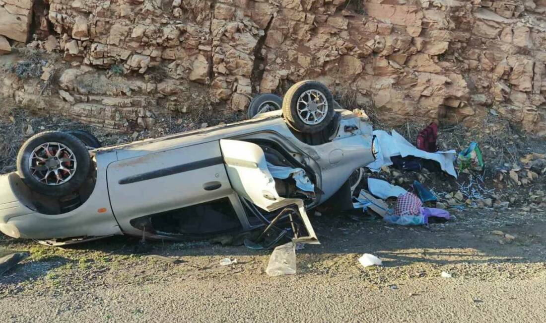 Adıyaman'ın Gölbaşı ilçesinde meydana gelen trafik kazasında bir otomobil devrildi