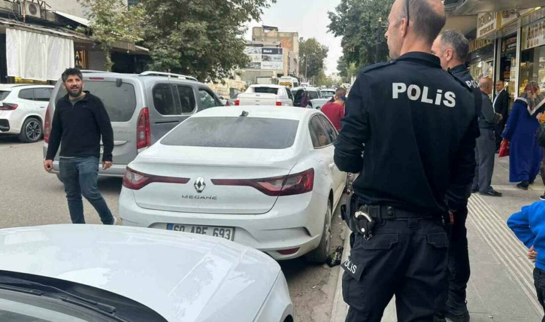Adıyaman'da polis kılığına giren dolandırıcılar, bir vatandaşı dolandırmaya çalışırken polis