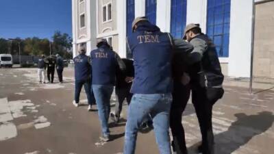 Adıyaman'da düzenlenen şafak operasyonunda DEAŞ terör örgütüyle bağlantılı oldukları tespit