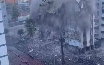 Diyarbakır'da Kahramanmaraş merkezli depremlerden ağır hasar alan 8 katlı bir