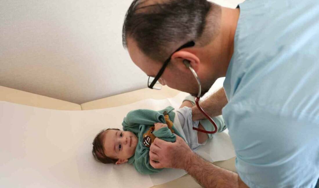 Diyarbakır'da doğan ve anne karnındayken böbreğinde genişleme tespit edilen Ömer