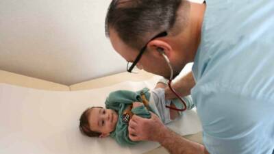 Diyarbakır'da doğan ve anne karnındayken böbreğinde genişleme tespit edilen Ömer