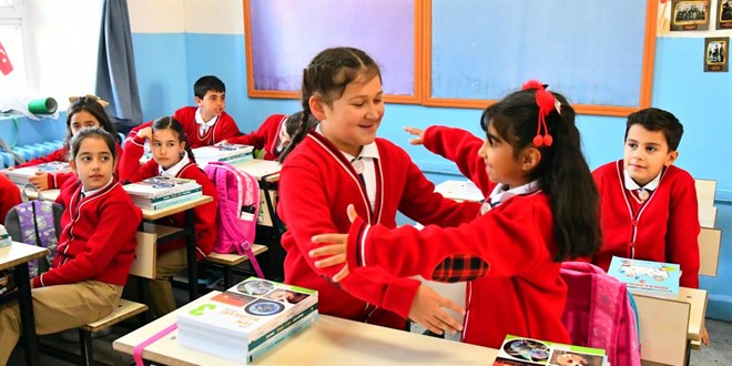 Ara Tatil Sona Erdi: 18 Milyon Öğrenci Yeniden Sınıflarda 2025-2026 eğitim öğretim yılının birinci ara tatili sona erdi. 9