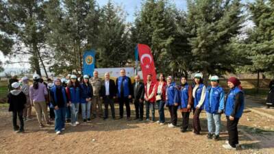 Gaziantep'in Araban ilçesinde Cumhuriyet'in 102. yılını kutlamak için 102 fidan