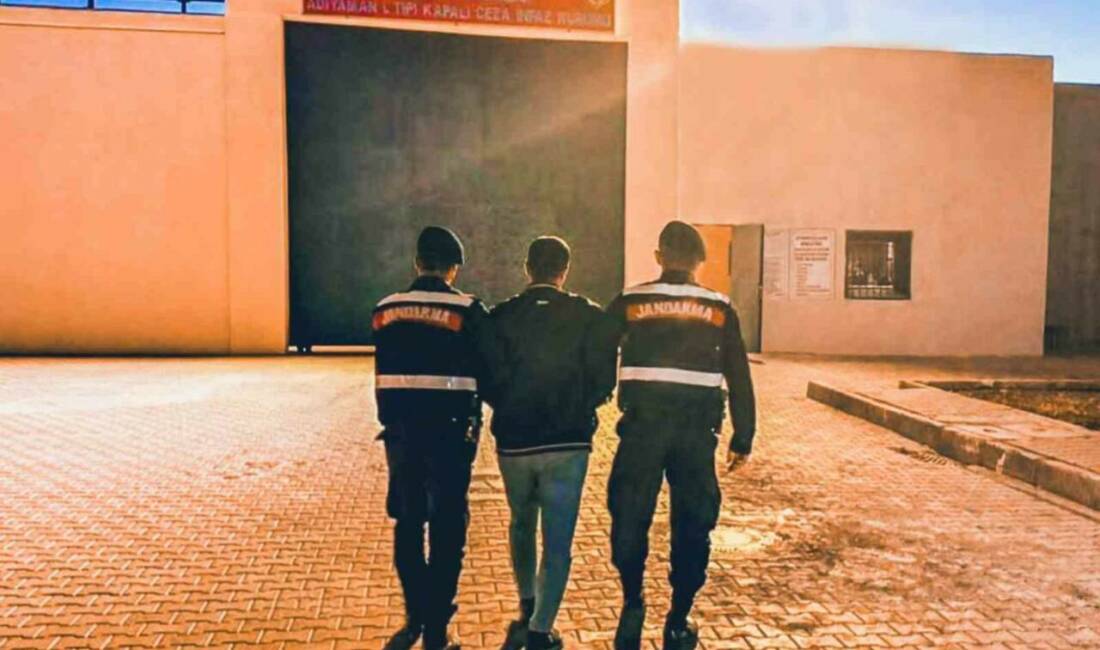 Araması bulunan 3 şahıs yakalandı Adıyaman İl Jandarma Komutanlığı ekipleri, aranan 3 şahsı yakaladı. Bu