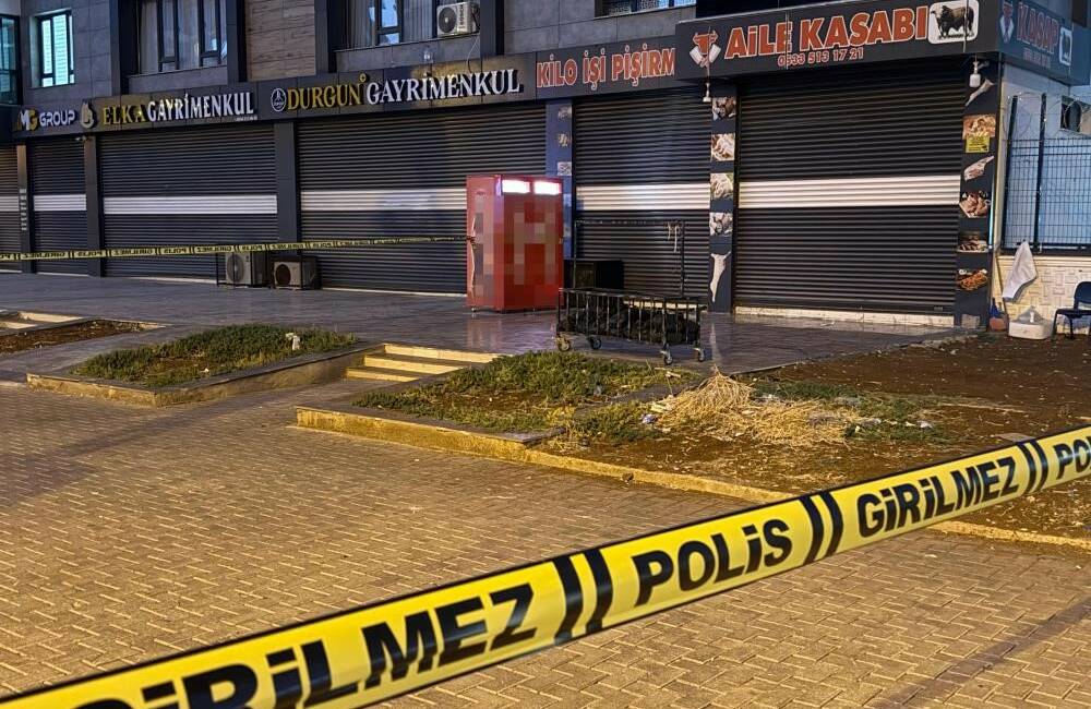 Baba ve oğlunun öldüğü kavgada 5 tutuklama Diyarbakır’ın Kayapınar ilçesinde baba ve oğlunun hayatını kaybettiği silahlı kavgaya
