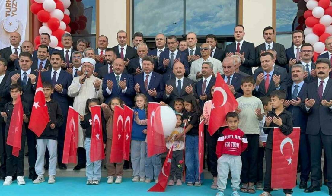 Adalet Bakanı Yılmaz Tunç, Adıyaman'ın Besni ilçesinde yeni Adalet Sarayı'nın