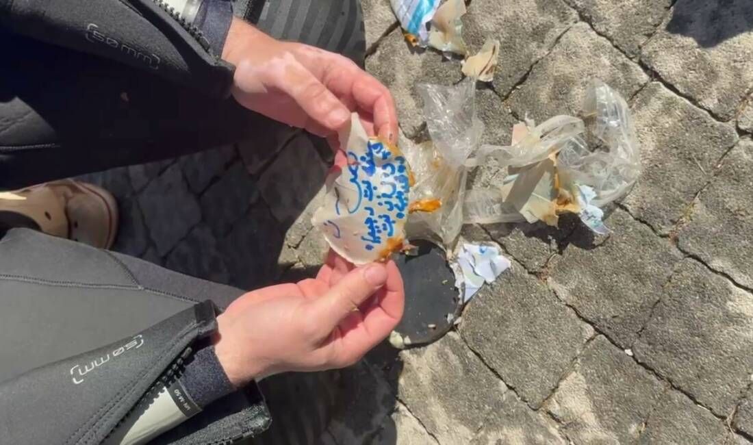 Baraj dibini temizlerken neye uğradıklarını şaşırdılar Diyarbakır’da itfaiye ekipleri, Eğil ilçesindeki barajda temizlik çalışması gerçekleştirdi. İtfaiye