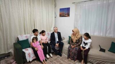 Şahinbey Belediye Başkanı Mehmet Tahmazoğlu, ilçede aile ve esnaf ziyaretlerine