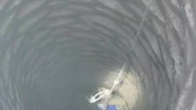 Batman’da kaybolan bir horoz, eski bir su kuyusuna düştü. Vatandaşın