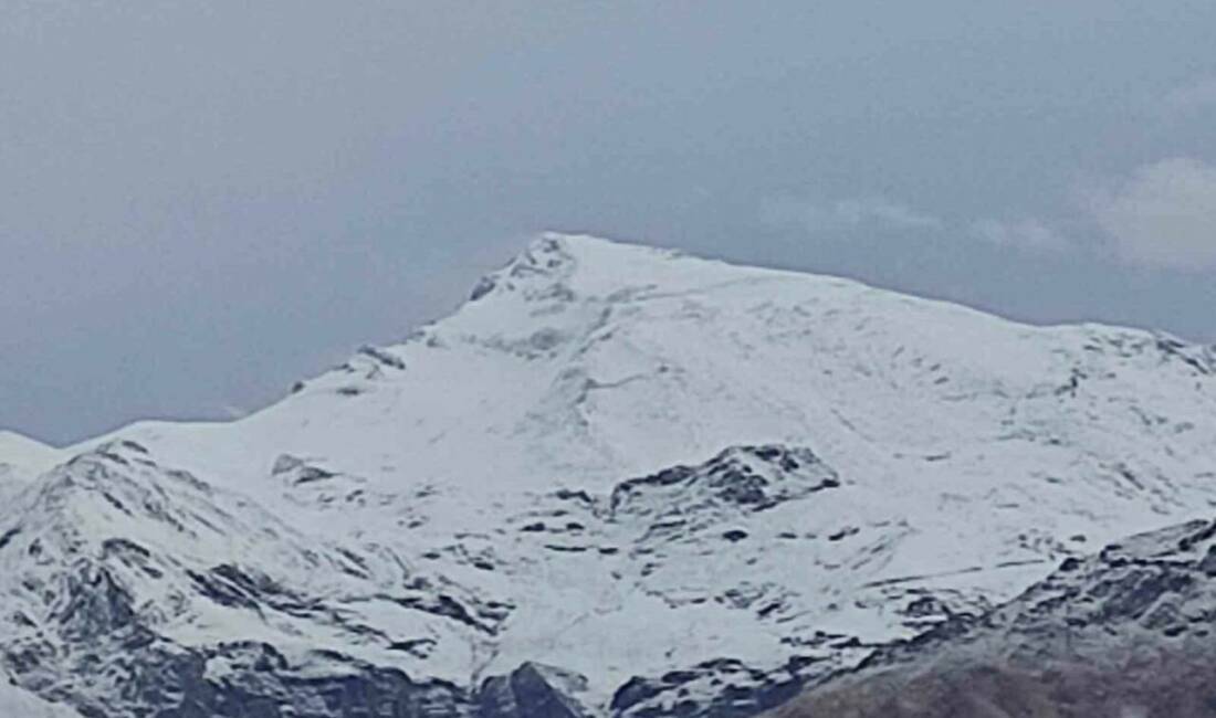 Batman’a mevsimin ilk karı yağdı Batman'ın Sason ilçesinde bulunan 3000 rakımlı Meretto Dağı, mevsimin ilk