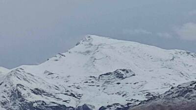 Batman'ın Sason ilçesinde bulunan 3000 rakımlı Meretto Dağı, mevsimin ilk