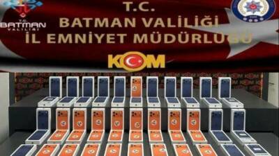 Batman'da düzenlenen operasyonda 55 adet kaçak cep telefonu ele geçirildi.