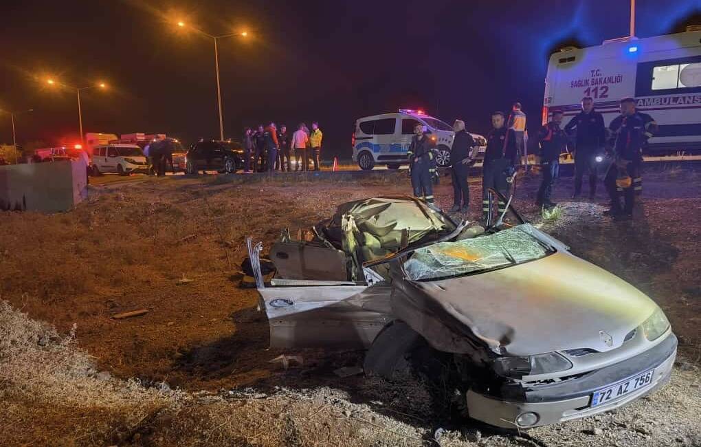 Batman’da feci kaza: 6 ve 8 yaşındaki iki kardeş hayatını kaybetti Batman'da park halindeki bir tıra çarpan otomobilin şarampole devrilmesi sonucu,