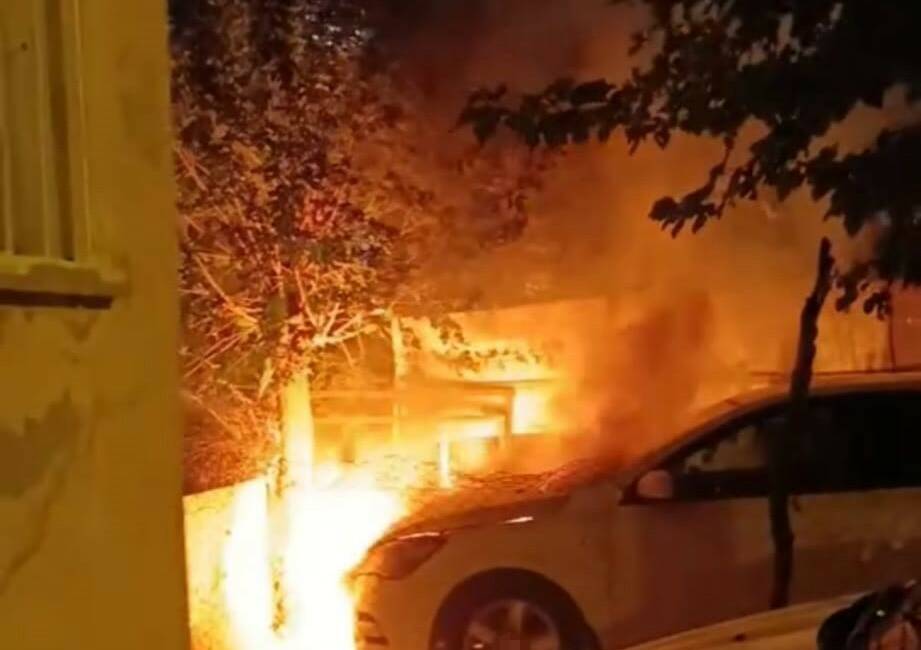 Batman’da park halindeki otomobil alev aldı Batman’ın Körük Kavşağı mevkiindeki Afet Konutları bölgesinde park halinde bulunan