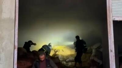 Batman’da sabah saatlerinde bir binanın alt katında bulunan saman ve