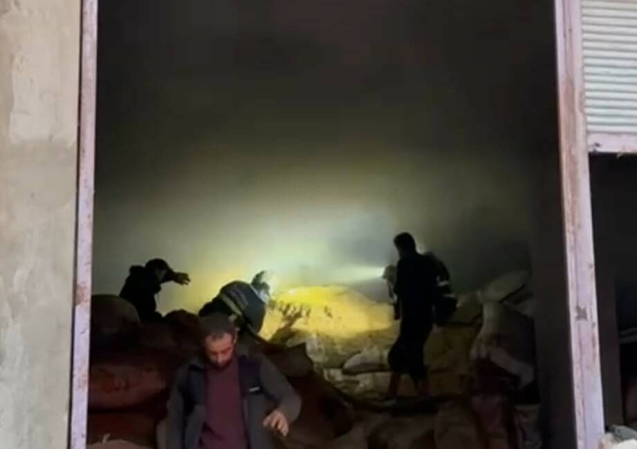 Batman’da saman ve arpa deposunda yangın Batman’da sabah saatlerinde bir binanın alt katında bulunan saman ve