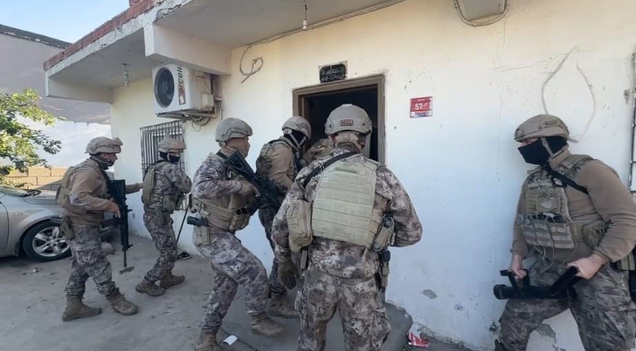 Batman’da silah kaçakçılarına büyük darbe: 2023-2025 yıllarını kapsayan dönemde 2 binden fazla silah ele geçirildi Batman İl Emniyet Müdürlüğü, 2023-2025 yıllarında gerçekleştirdiği operasyonlarda 2 bin