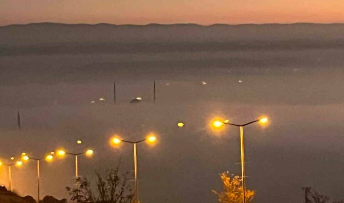 Batman'da gün batımında oluşan yoğun sis şehri adeta sis deniziyle