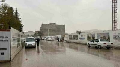 Besni ilçesinde uzun süredir devam eden kuraklık, sabah saatlerinde başlayan