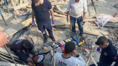 Adıyaman'ın Fatih Mahallesi'nde bir inşaatta çalışan M.K. isimli işçi, dengesini