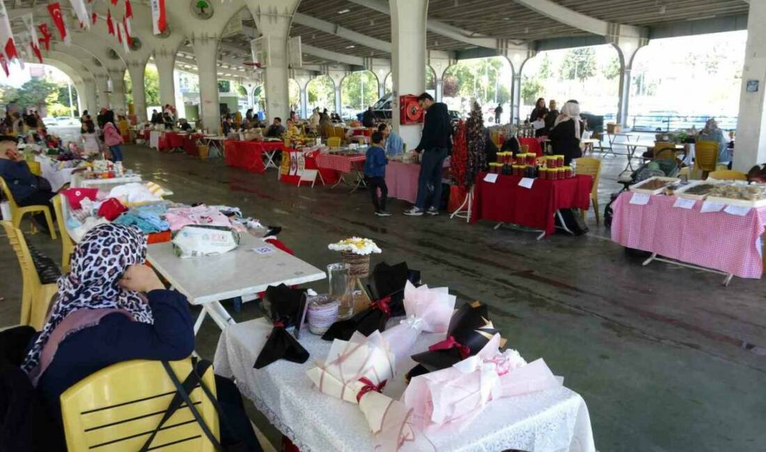 Bu çarşıda sadece kadınların el emekleri satılıyor Gaziantep'te her cumartesi kurulan Üreten Kadınlar Çarşısı, kadınların el emeği