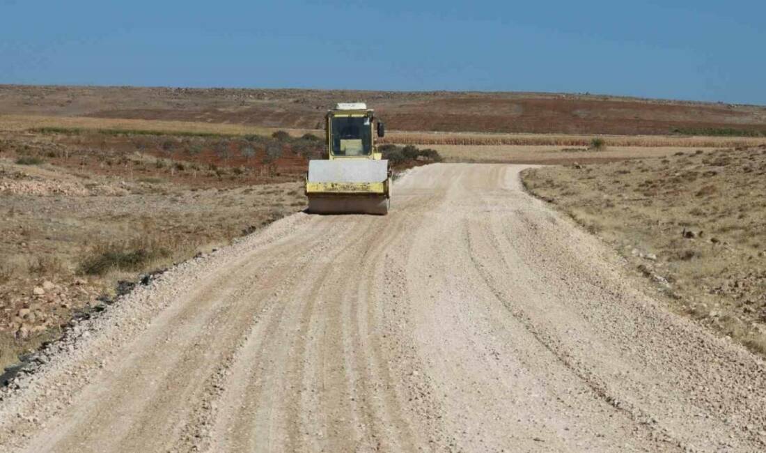 Büyükşehir, kırsalda bozuk yol bırakmıyor Şanlıurfa Büyükşehir Belediyesi, Akçakale ve Suruç'a bağlı kırsal mahallelere yol