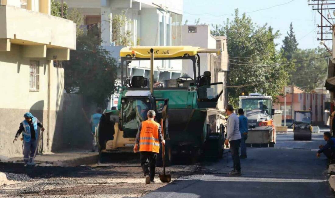 Şanlıurfa Büyükşehir Belediyesi, Selahattin Eyyubi Mahallesi'nde sıcak asfalt çalışmalarına devam