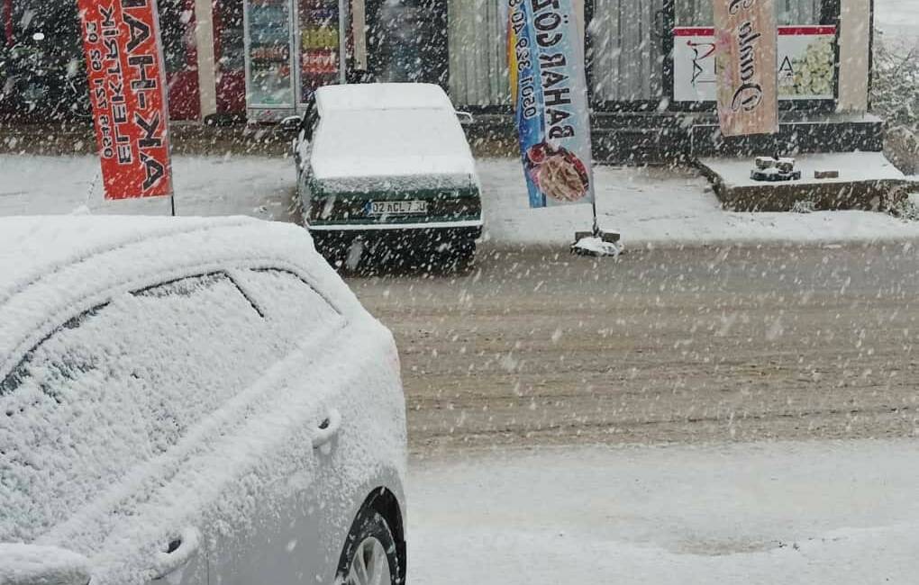 Çelikhan ilçesine yılın ilk kar yağışı başladı Çelikhan ilçesinde yılın ilk kar yağışı meydana geldi. Yüksek kesimlerde