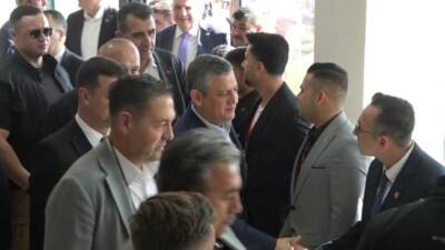 CHP Genel Başkanı Özgür Özel, Kilis ziyaretinde CHP İl Başkanlığını