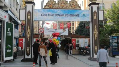 Cizre'de düzenlenen Kitap Fuarı, Prof. Dr. İhsan Süreyya Sırma'nın söyleşisi