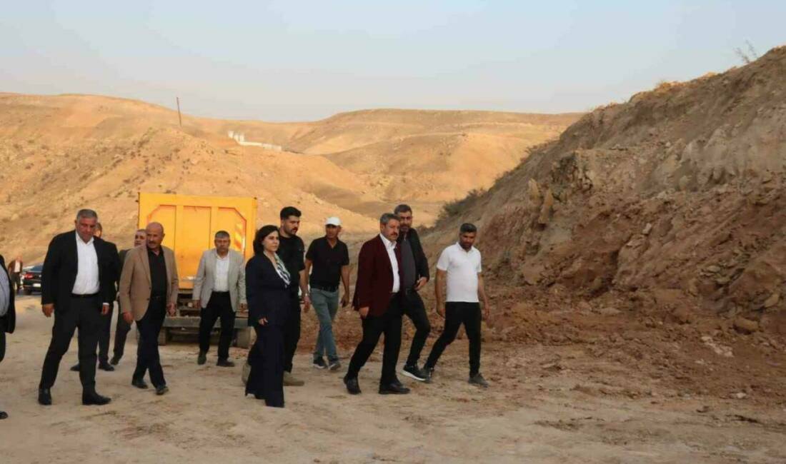 Cizre-Silopi yolunda çalışmalar hızla ilerliyor AK Parti Şırnak Milletvekili Arslan Tatar, Cizre-Silopi yolundaki çalışmaları yerinde