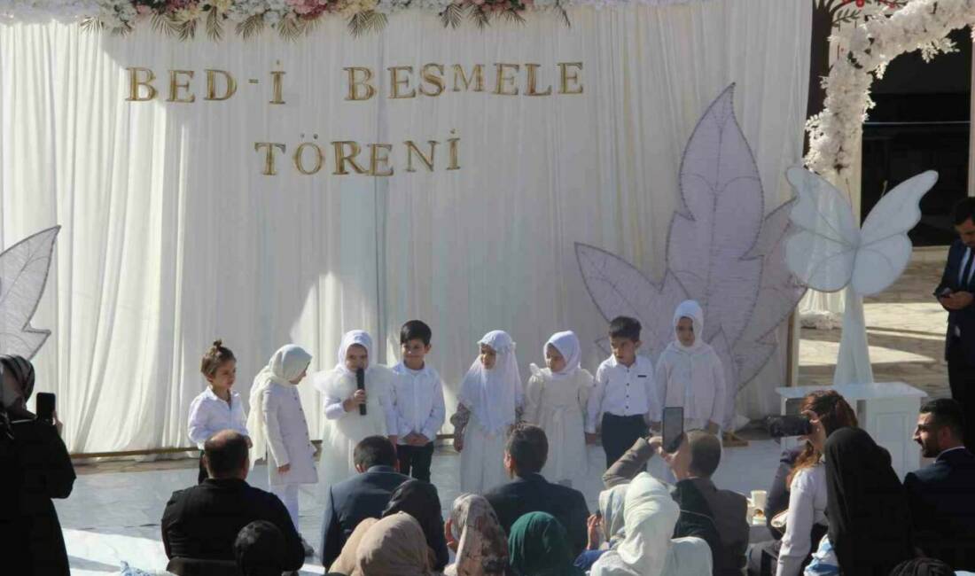 Cizre’de minik kalpler ’Bed-i Besmeleyle’ eğitime başladı Şırnak'ın bir ilçesinde bulunan Nuh’un Gemisi 4-6 Yaş Kur'an Kursu