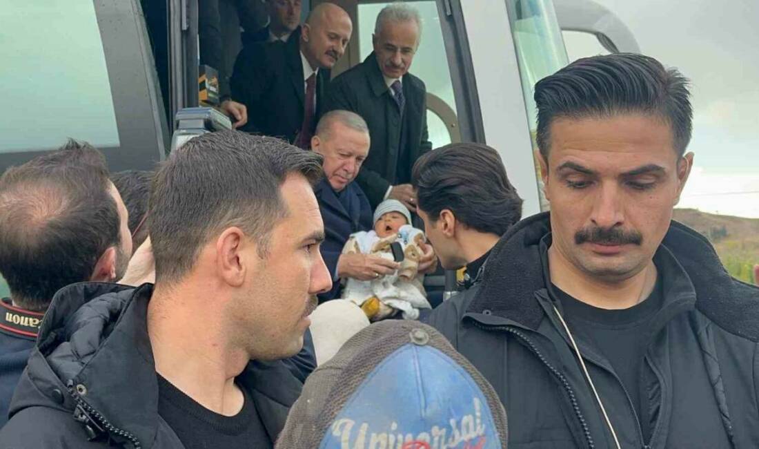 Cumhurbaşkanı Erdoğan, 4 aylık bebeği görünce konvoyu durdurdu Adıyaman’da düzenlenecek olan 350 bininci deprem konutun anahtar teslimi için