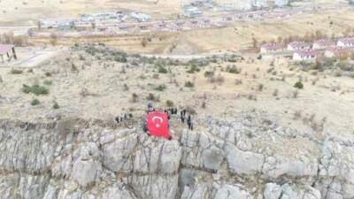 Adıyaman’ın Kahta Belediyesi Gençlik Meclisi, gençlerin yoğun ilgisiyle "Sonbaharın Renkleri