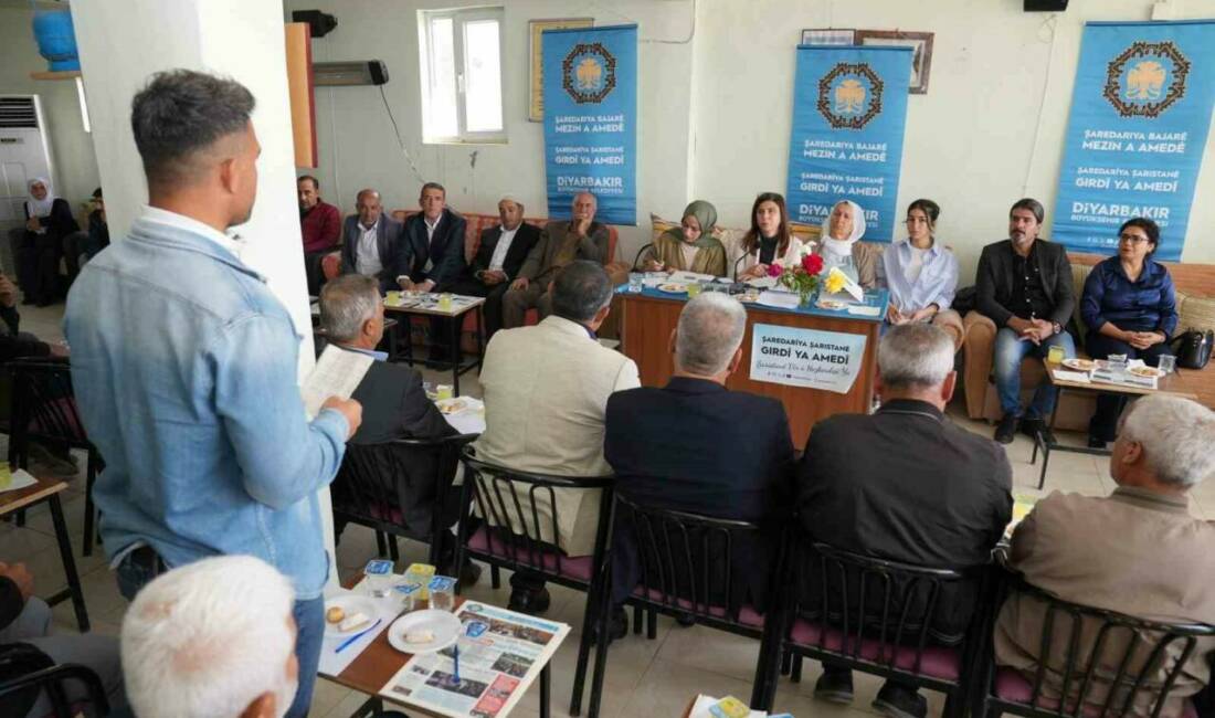 DBB Başkanı Bucak muhtarların sorunlarını dinledi Diyarbakır Büyükşehir Belediye Başkanı Serra Bucak, Hazro'da mahalle muhtarlarıyla bir