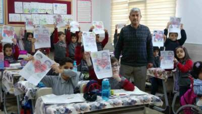 Adıyaman'da depremde büyük acılar yaşayan öğretmen Kadir Özer, eşini ve