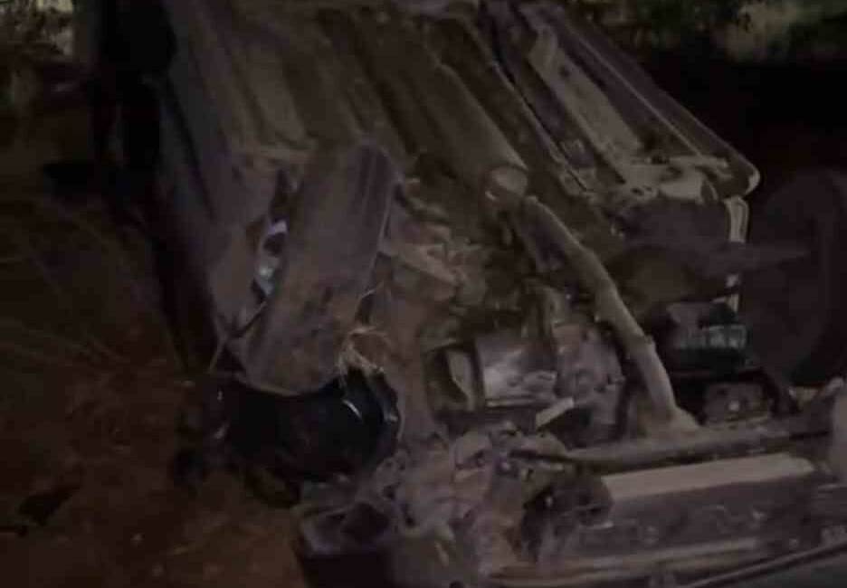 Birecik ilçesinde meydana gelen trafik kazasında kontrolden çıkan otomobildeki kadın