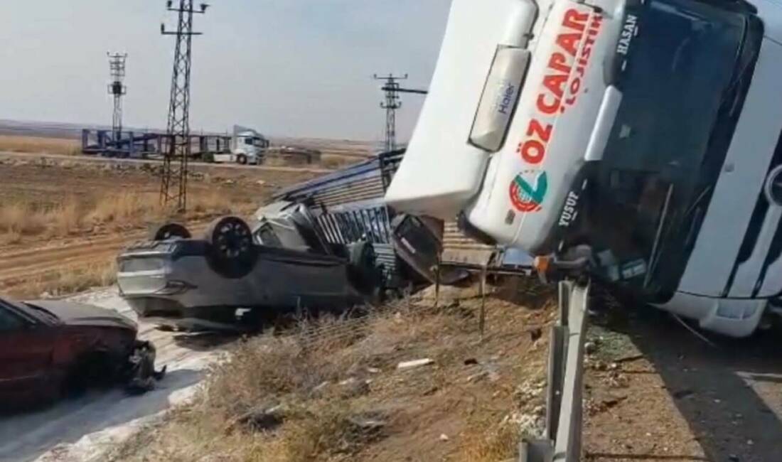 Şanlıurfa'nın Viranşehir ilçesinde meydana gelen kazada, sıfır otomobillerin yüklü olduğu