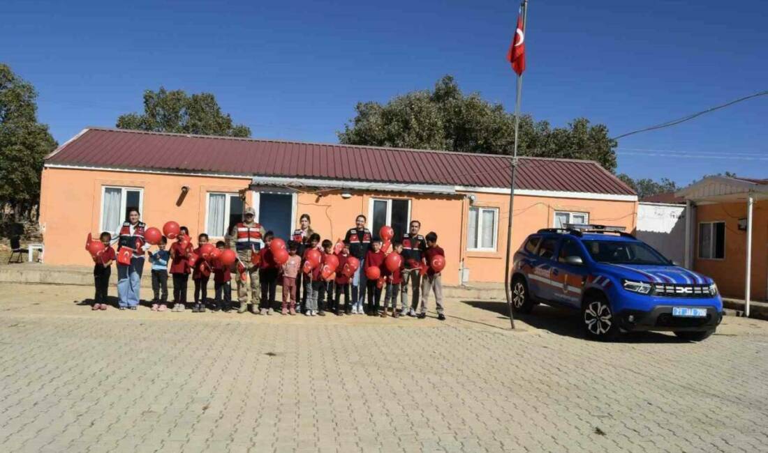 Diyarbakır İl Jandarma Komutanlığı Kadın Çocuk Kısmı, Tepebaşı İlkokulu'nu ziyaret