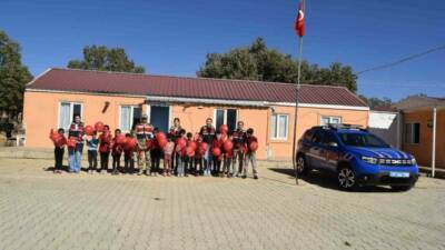 Diyarbakır İl Jandarma Komutanlığı Kadın Çocuk Kısmı, Tepebaşı İlkokulu'nu ziyaret