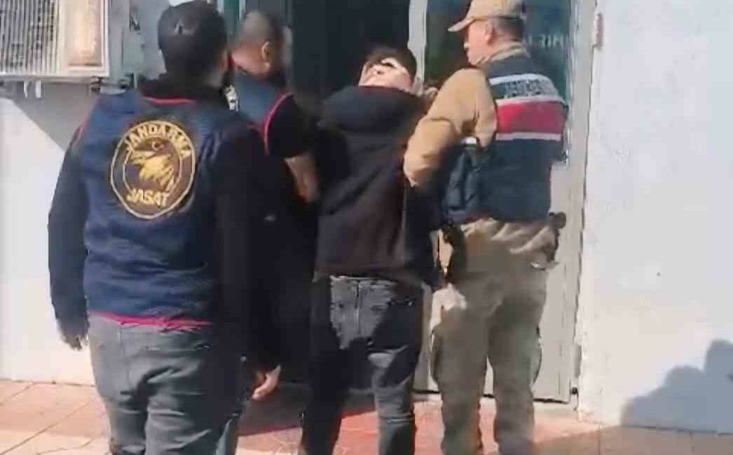 Diyarbakır’da 11 yıldır aranan katil yakalandı Diyarbakır İl Jandarma Komutanlığı tarafından düzenlenen operasyonda, 11 yıldır aranan
