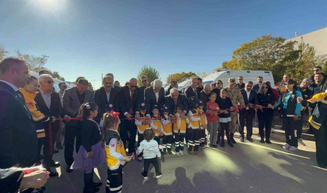 Diyarbakır'da 15 ambulans ve çeşitli sağlık kuruluşları hizmete alındı. Kentte