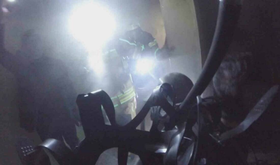 Diyarbakır’ın Bağlar ilçesindeki 6 katlı bir binada çıkan yangında 2’si