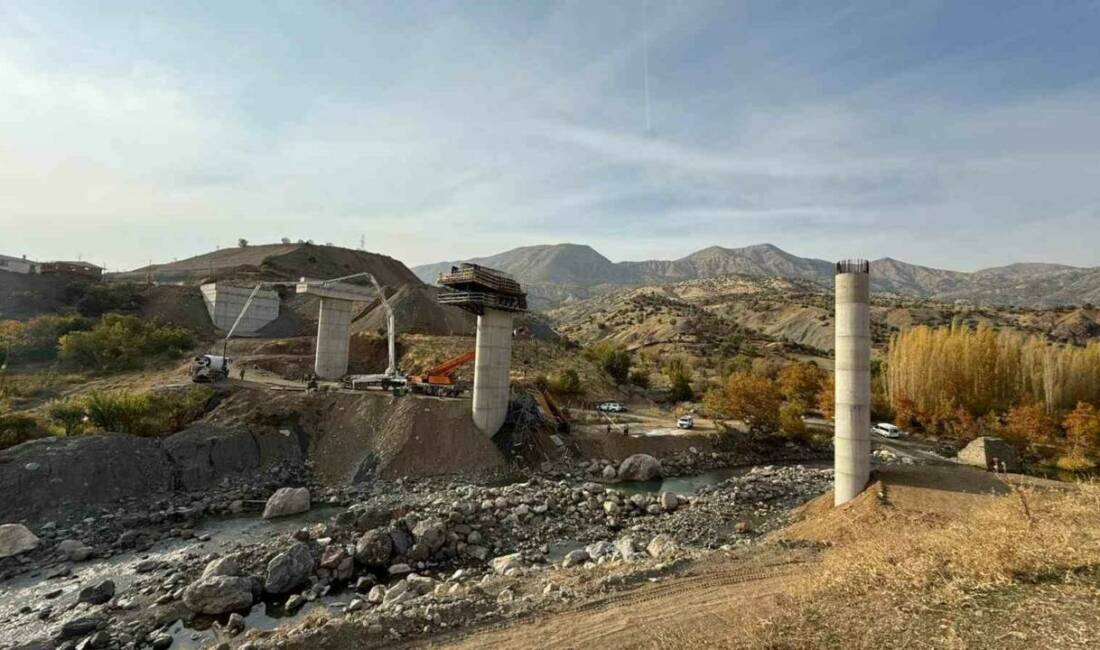 Diyarbakır'ın Kulp ilçesinde inşası devam eden viyadükte iskelenin çökmesi sonucu